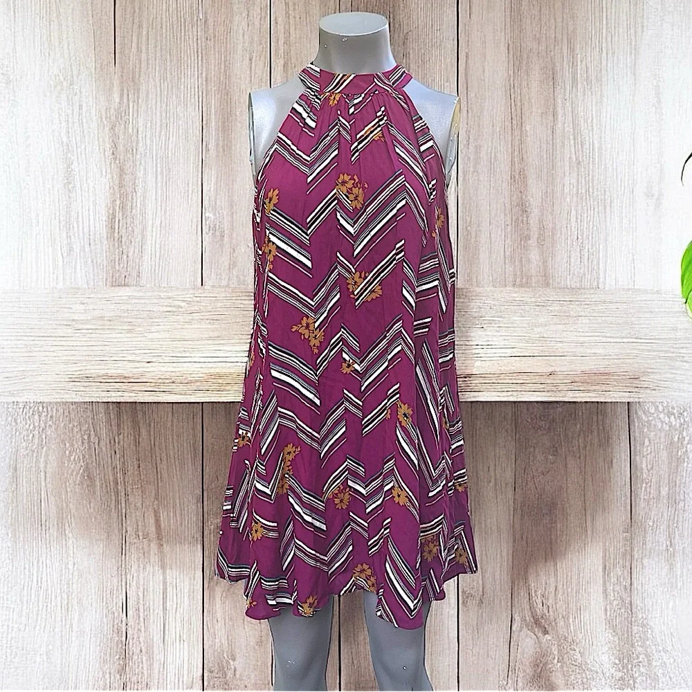 BNWT•Medium•Lined•Boutique•Sleeveless• High Neck•Shift Dress• - Picture 2 of 7